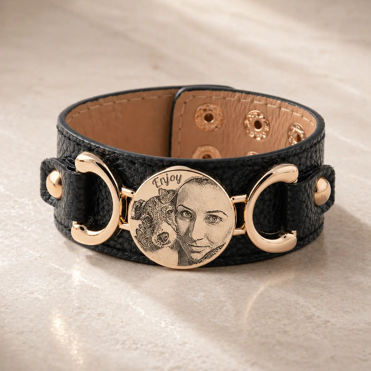 test manchette en cuir noir