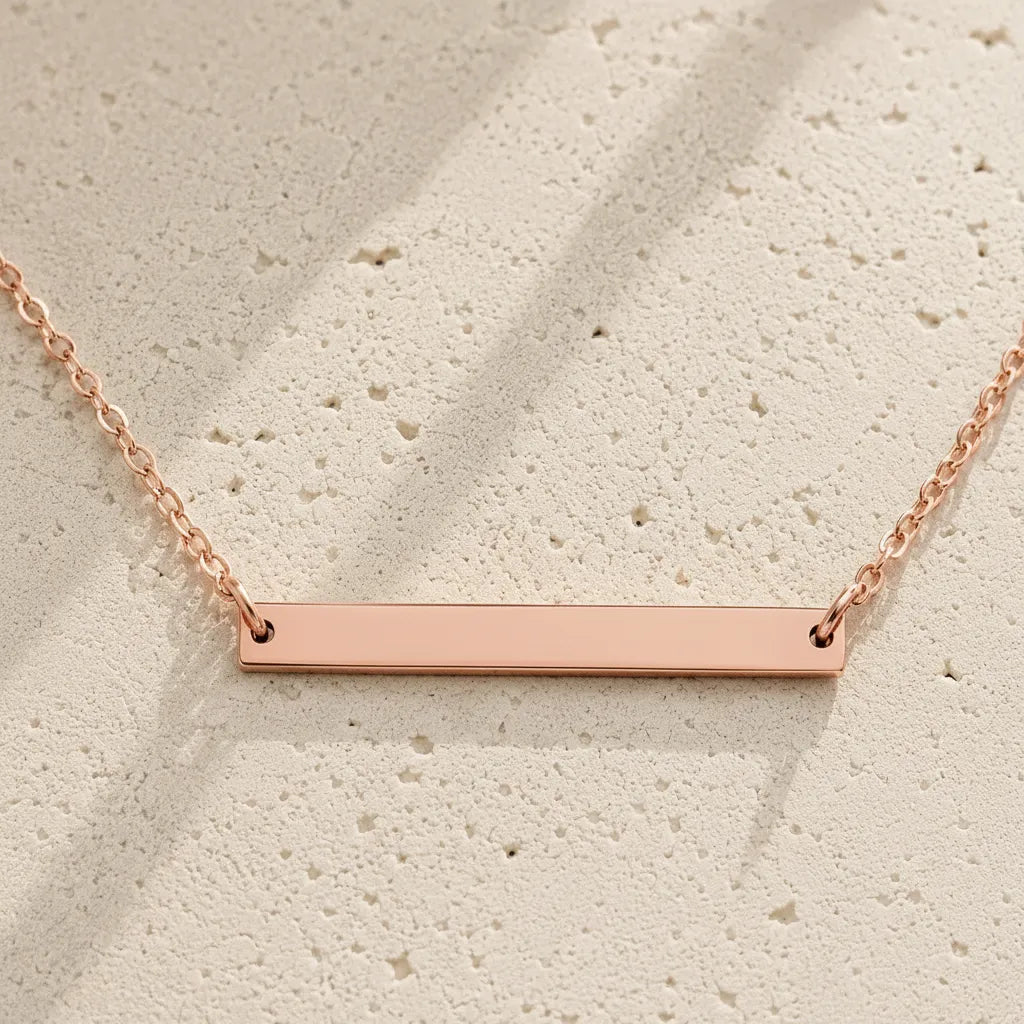 Collier femme gravé, personnalisé avec prénom plaqué or rose