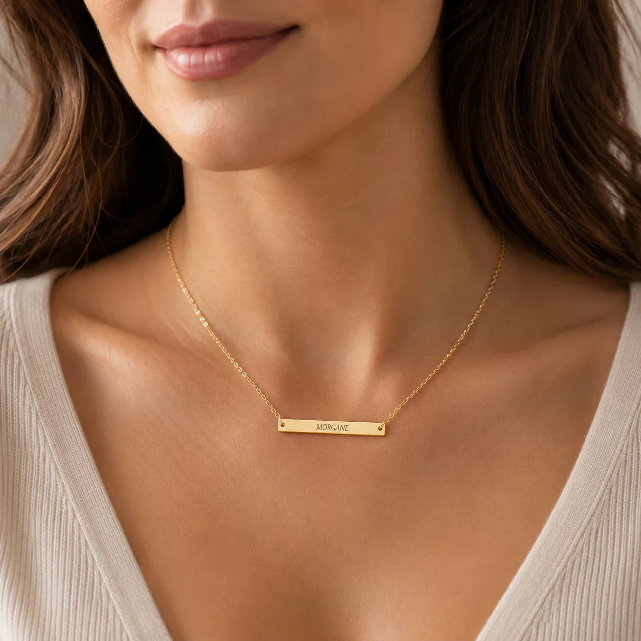 Collier femme gravé, personnalisé avec prénom plaqué or