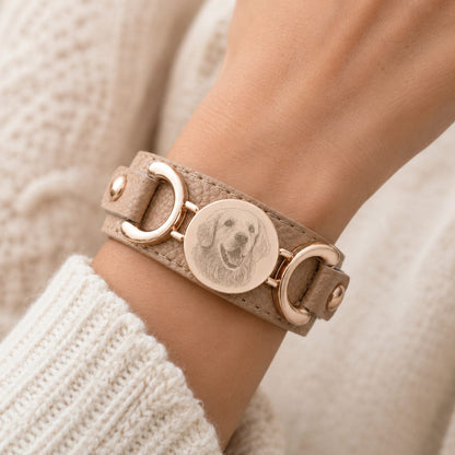 Manchette cuir personnalisée beige portée