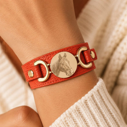 Manchette cuir personnalisée rouge portée