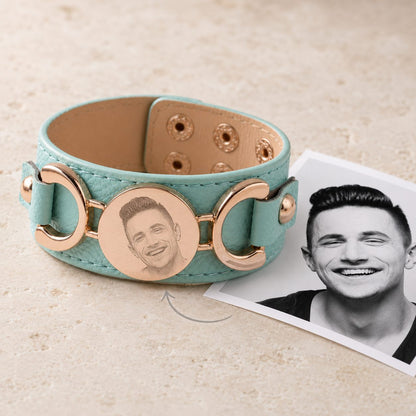 Manchette cuir personnalisée turquoise gravure photo