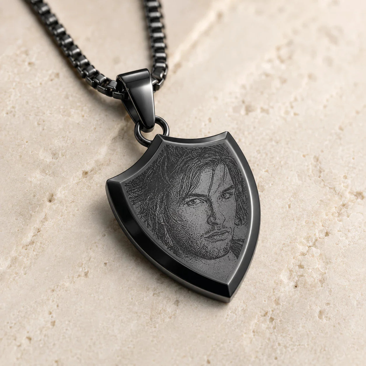 Pendentif écusson personnalisé, gravé texte et photo métal noir